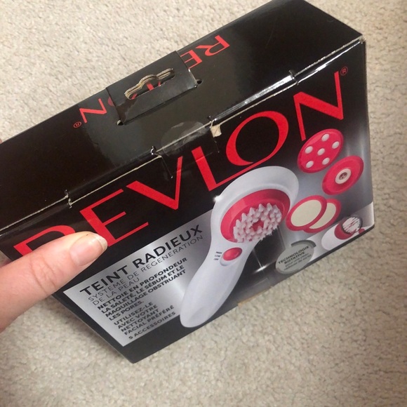 Never opened - Revlon Illuminate Skin Renewal System - Picture 2 of 3